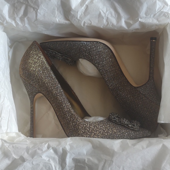 Manolo Blahnnik's Gold/Bronze heels - Picture 1 of 13